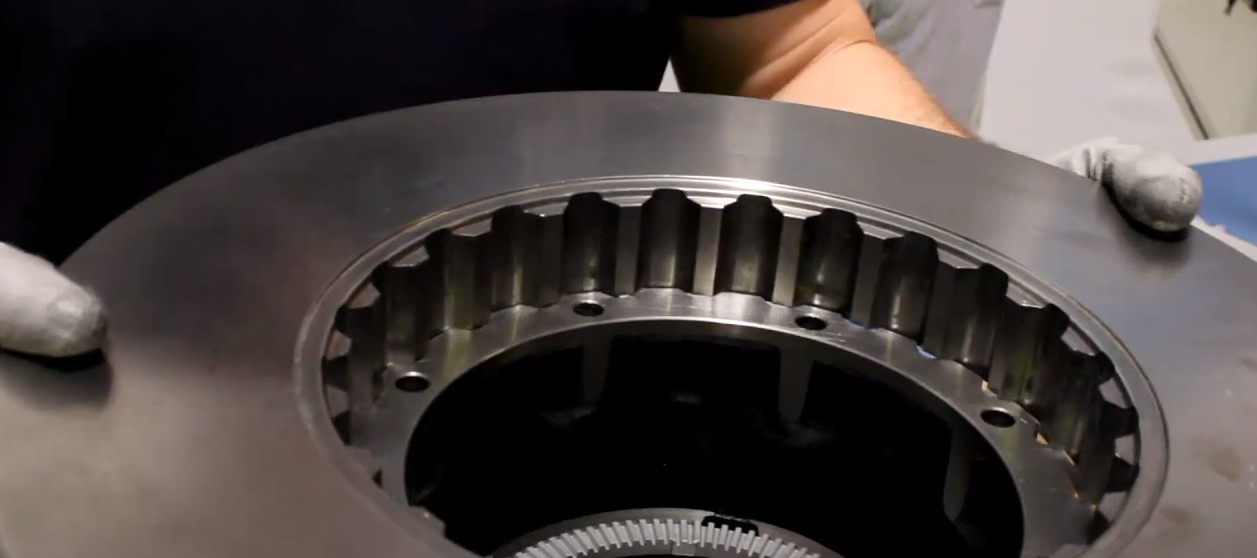 Tutorial em vídeo: montagem de discos de freio para veículos Volvo em um cubo Fersa